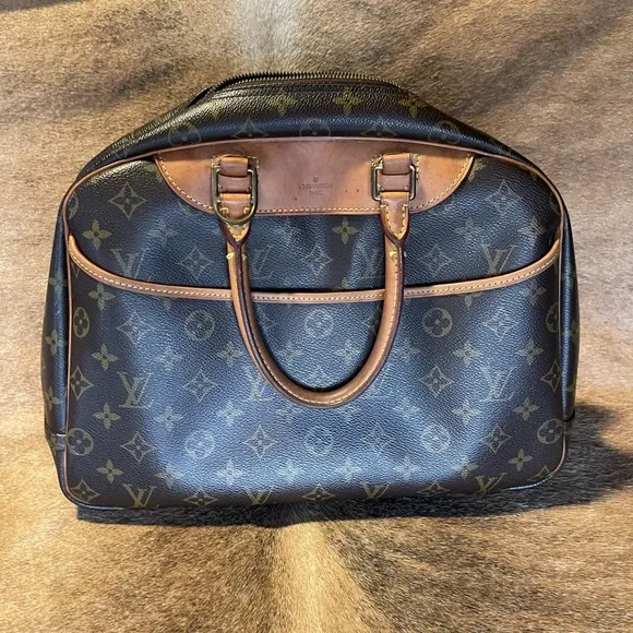 LV Deauville Handbag. Preowned condition. - Picture 2 of 7